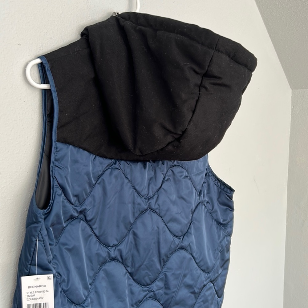 NWT Bernardo Womens longline Quilted Sleeveless vest, Royal blue/black. Size M. - Picture 11 of 12
